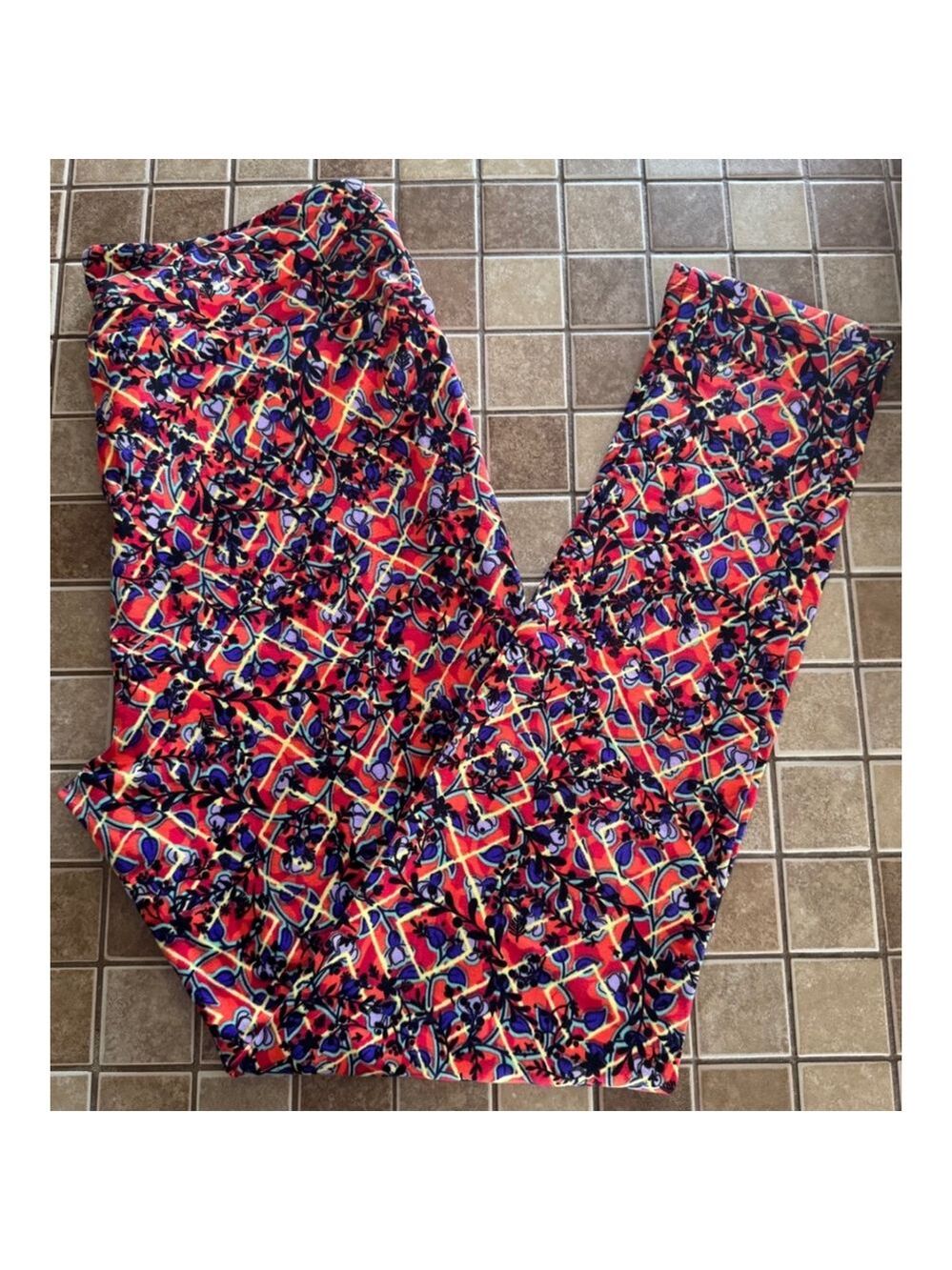 Women's TC LuLaRoe Leggings Tall & Curvy Red Patterned